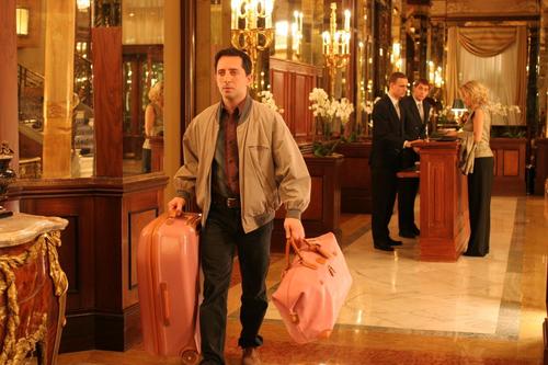 【<em>巴黎拜金女</em>2006】嗜钱拜金女 穷魄痴情男 –