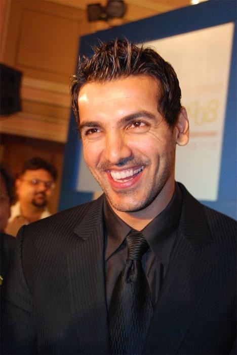 约翰·亚伯拉罕 john abraham 生活照 